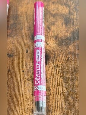 NYC RIVERSIDE RUBY Matte Lip Crayon - Vibrant Fuchsia